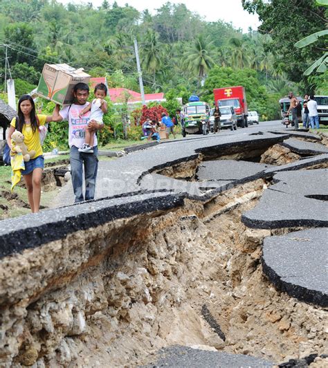 フィリピン 地震 被害